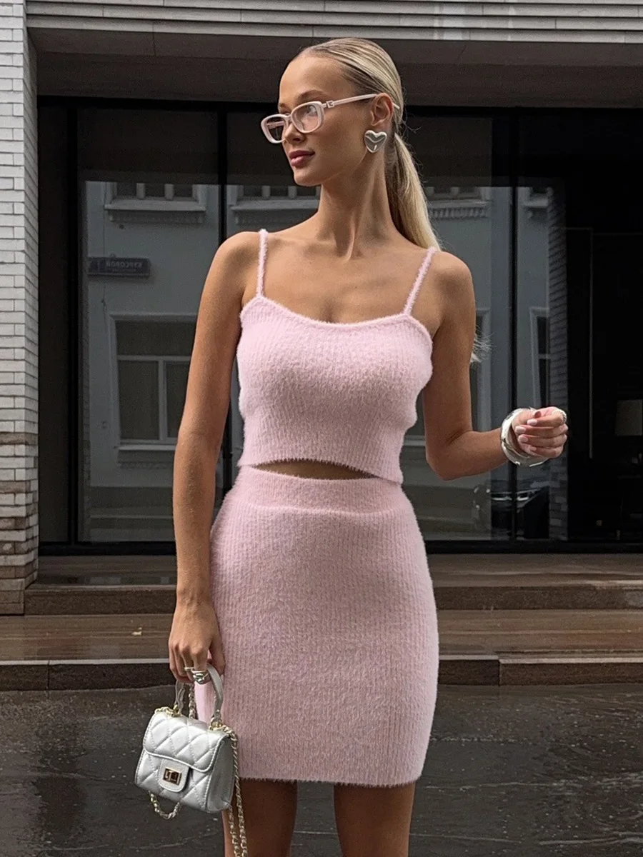 

Комплект Bornladies 2026: Новая плюшевая однотонная сексуальная юбка-миди на бретельках и вязаная юбка на бретельках в стиле Spicy Girl для весны-лета