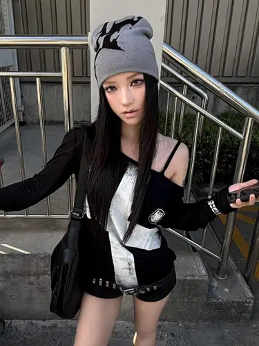 Imagen 2 del producto Seeslim-camisetas con estampado cruzado para mujer, camisetas góticas negras de manga larga para otoño y primavera, ropa femenina de los años 2000, ropa elegante Y2k