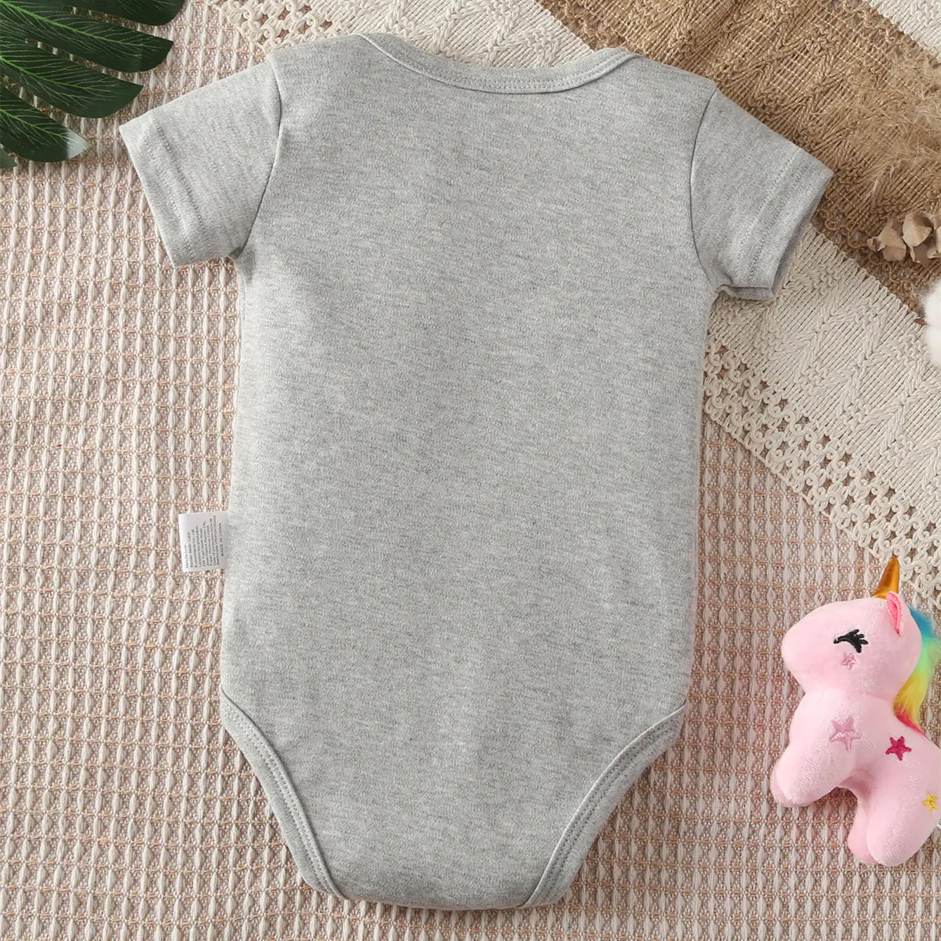 

Индивидуальный текст (имя ребенка) Новый комбинезон с принтом для членов семьи, хлопковый комбинезон для детей 0-12 месяцев, треугольный комбинезон, дизайн, одежда для новорожденных своими руками