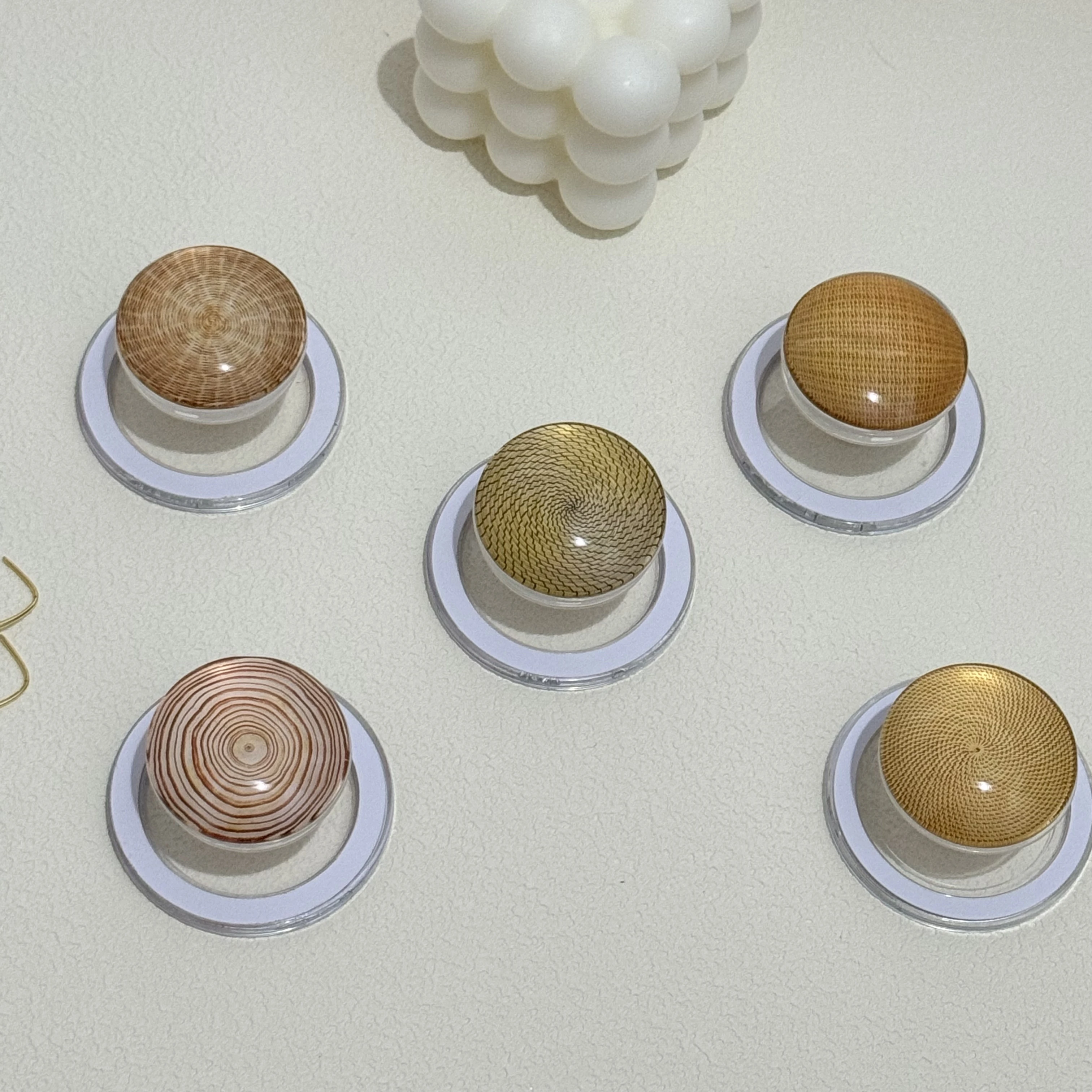 دعامة مغناطيسية جديدة من الزجاج المنسوج الكوري، ذات مظهر جيد وعملي، محبوبة من قبل الجميع