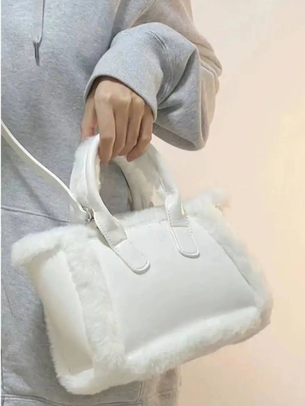 

Bloom Plush White Y2k Hand Women New Haruku Aesthetic Fur Casual Crossbody Tote Ladies Vintage Messenger Bag 2023