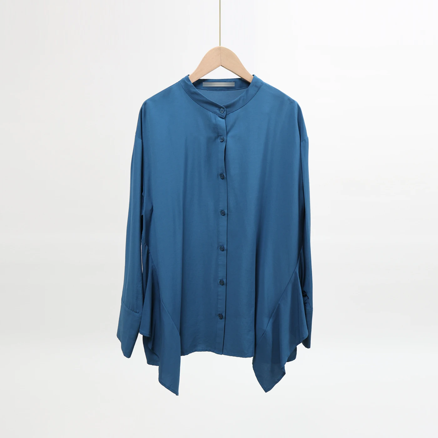 

Женская рубашка GZ041301 в стиле Commute: дизайнерская находка с японским колоритом, ткань A-Line, другие материалы, весна 2024