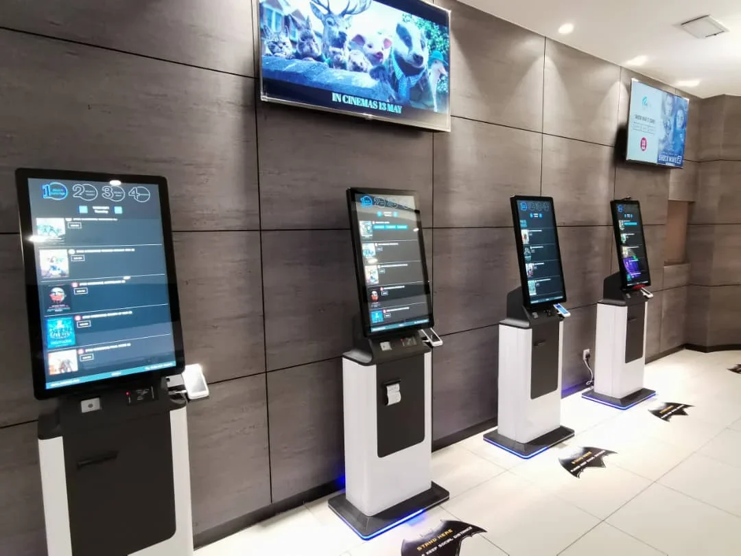 Crtly 27-calowy dostosowany kiosk informacyjny do samodzielnego obsługi z dozownikiem kart do kiosku do check-in na parkingu hotelowym
