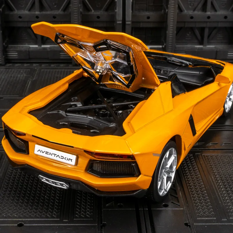 1/24 Lamborghini Aventador Roadster Alloy Sports Car Model Diecasts Metal Racing Car Model Sound Light Simulation Toys Gift