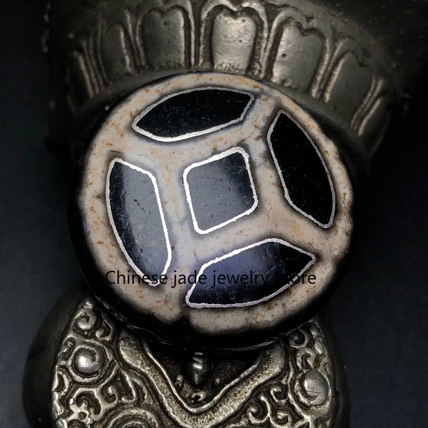 Tibetan Buddhism Agate Inlaid Silver Wire Wealth Coins Dzi Bead Pendant Z3231