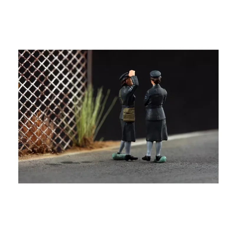 1:72 Scale Resin Material Two British Female Officers Suitable For Tank Helicopter Scenes Collectible Decorative Gifts Display