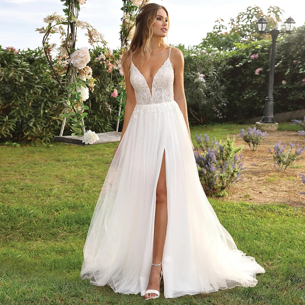 

Romantic Spaghetti Straps V-neck Wedding Dress with Slit Tulle Sleeveless Open Back Bridal Gowns Sweep Train Vestidos De Novia