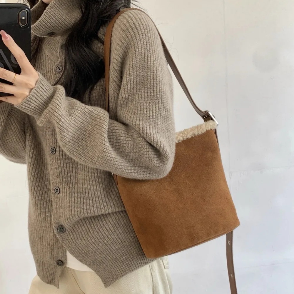 

2025 Autumn Winter New Lamb Wool Bucket Bag Retro Matte Suede Large Capacity Versatile Lazy Wind Shoulder Bag Casual Versatile