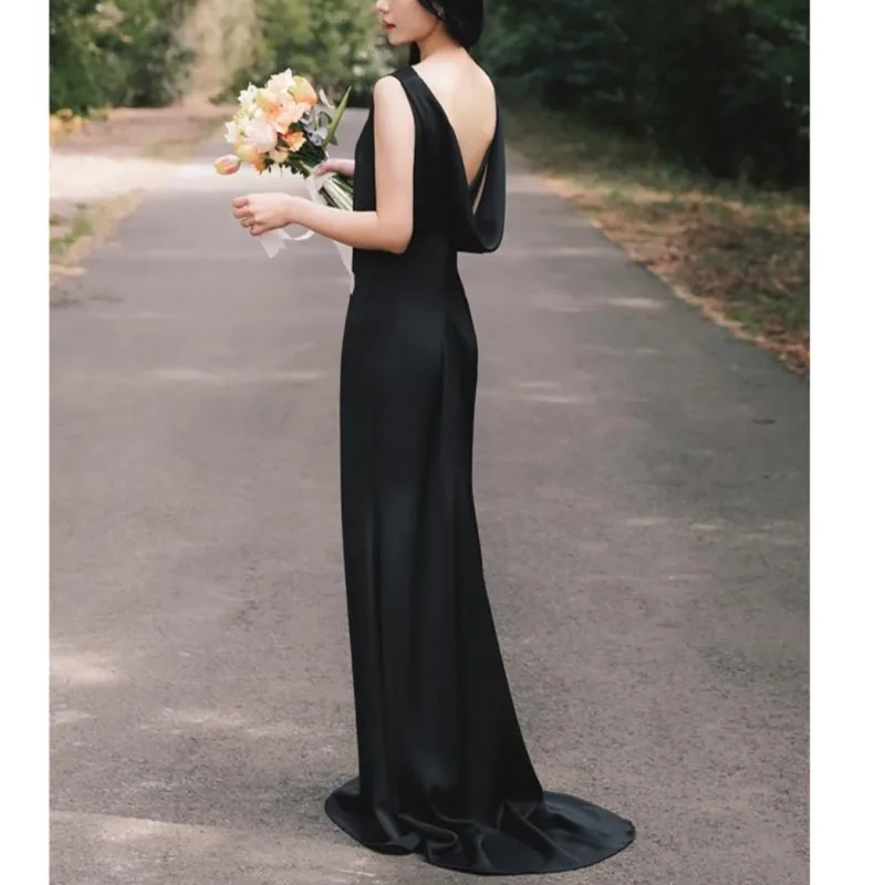 Elegant ชุดเดรสเมอร์เมดซาตินนุ่มเรียบง่ายชุดเจ้าสาวรถไฟขนาดเล็กใหม่เซ็กซี่ Backless Party Dresses ที่กําหนดเอง