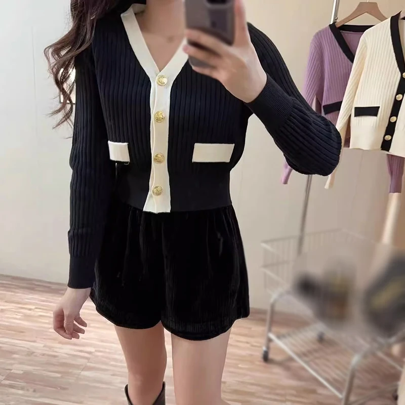 Autumn Winter Single Breasted Fashiona Temperament Knitted Sweater V Neck Contrast Colors Women\'s Sweater Gentle Style