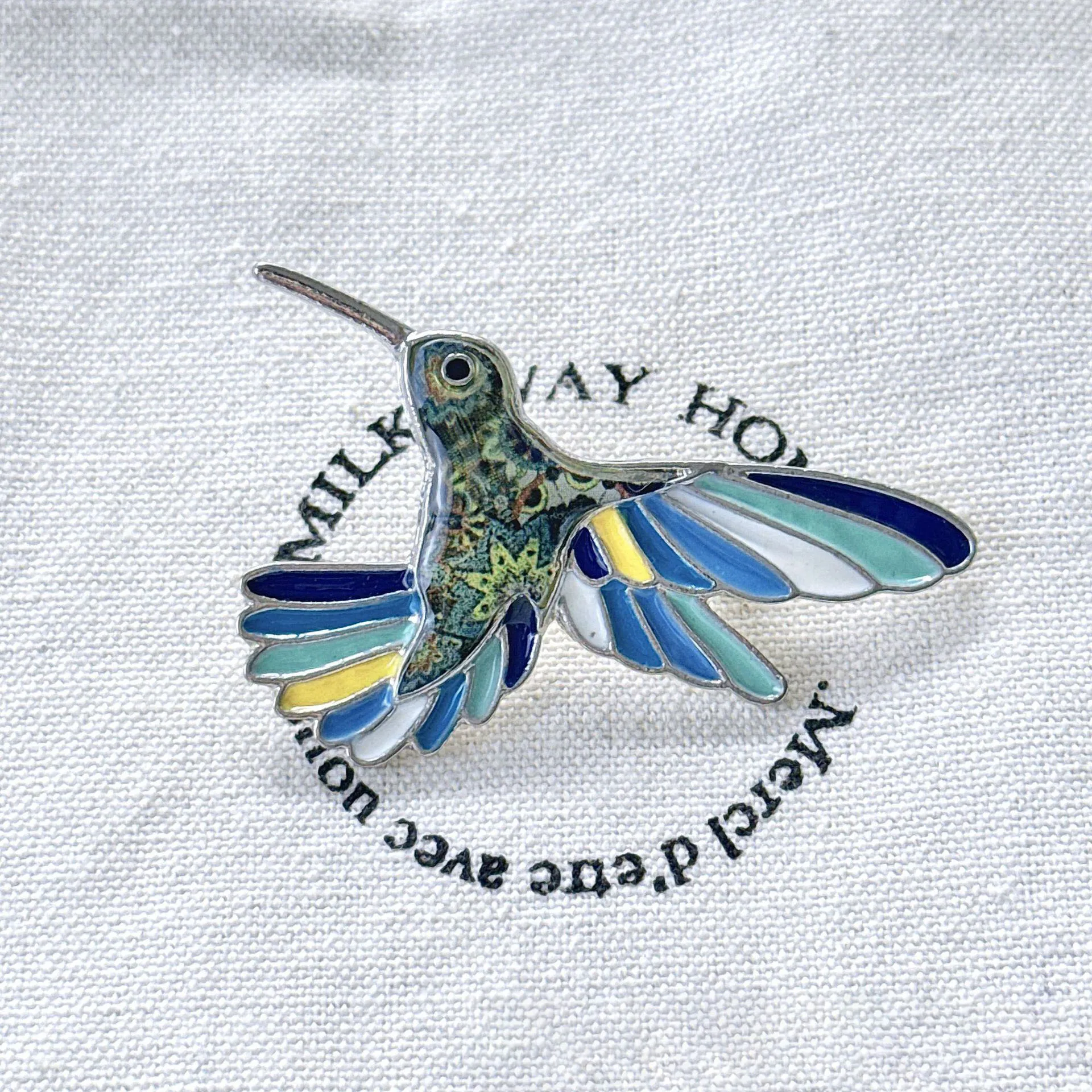 

Эмалированная булавка в виде птицы, изысканный и универсальный цветок на груди животного