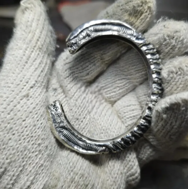 

Special-shaped Killing Ship Film and Television Peripheral Bracelet Unique Domineering Couple Fashion Bangles