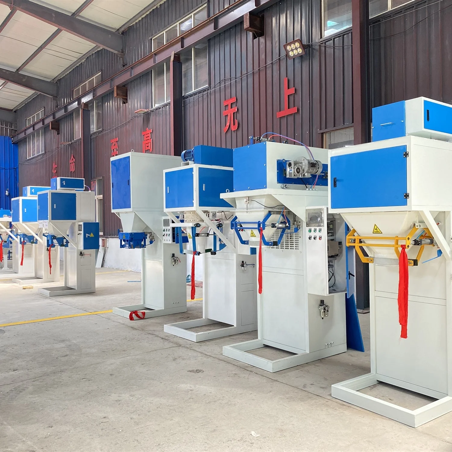 مصنع رائجة البيع شبه التلقائي 25 كجم 50 كجم آلة تعبئة أكياس الأسمدة بيليه