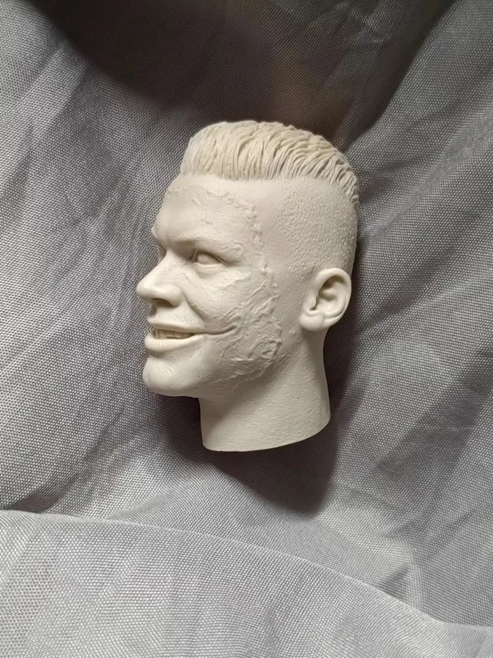 1/6 Die-cast Resin Model Assembly Kit (Jerome Valeska) Head Sculpted Model Toy (55mm) Unpainted