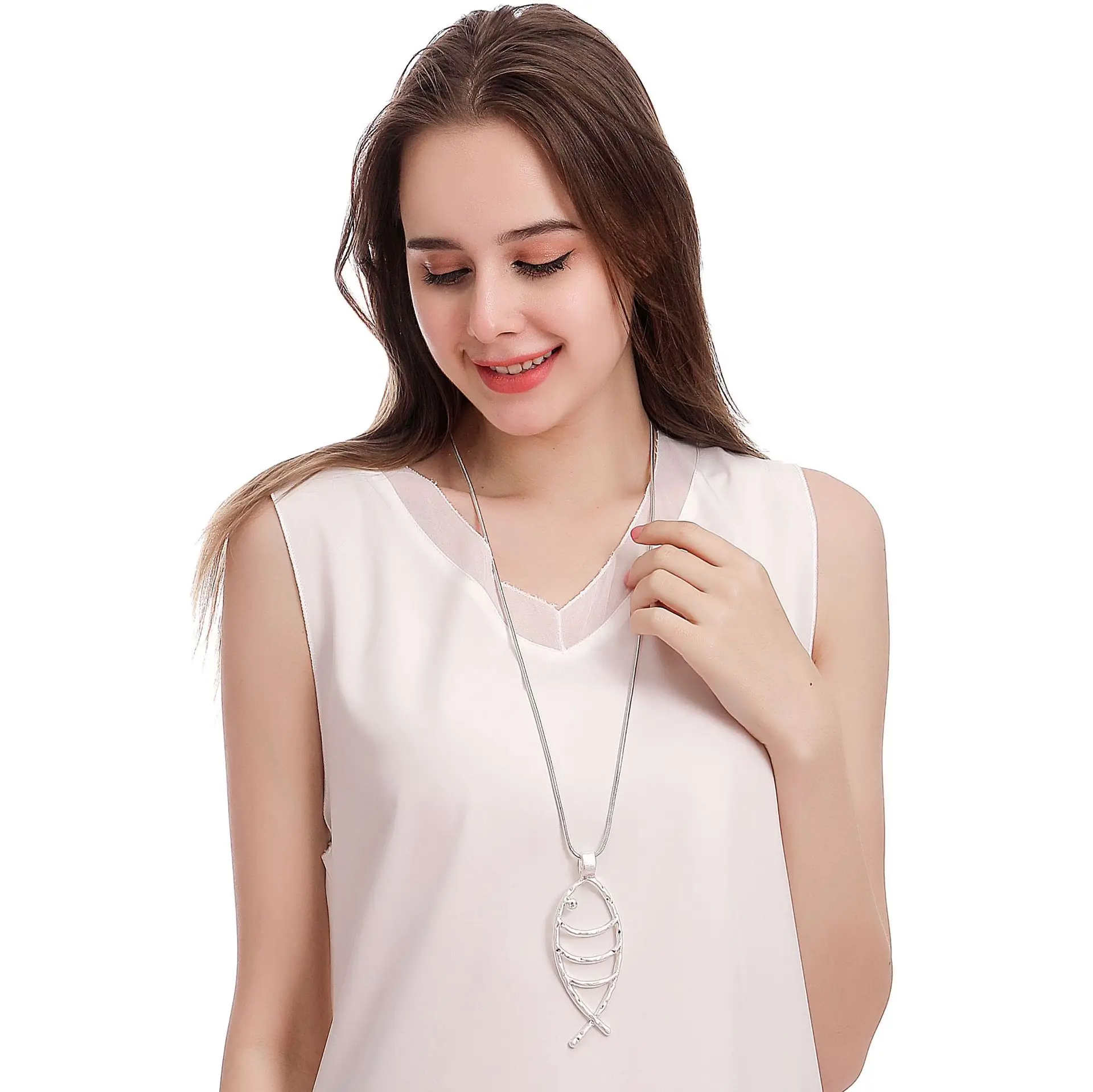 DIY accessories popular fashion hot-selling necklaces, European and American popular fish-shaped pendants, long women's meta
