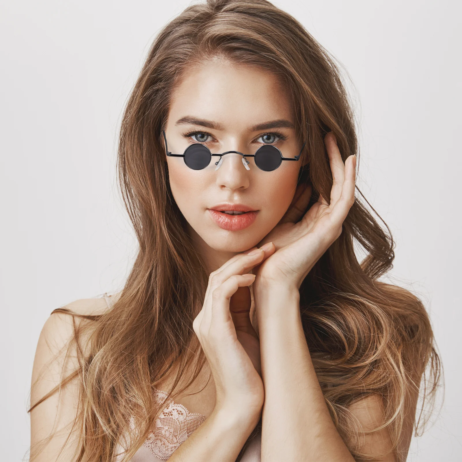 

PRETYZOOM Vintage Hawaiian Costume Sunglasses Retro Round Circle Glasses for Women Men Beach Eyewear Disco Party Black Red