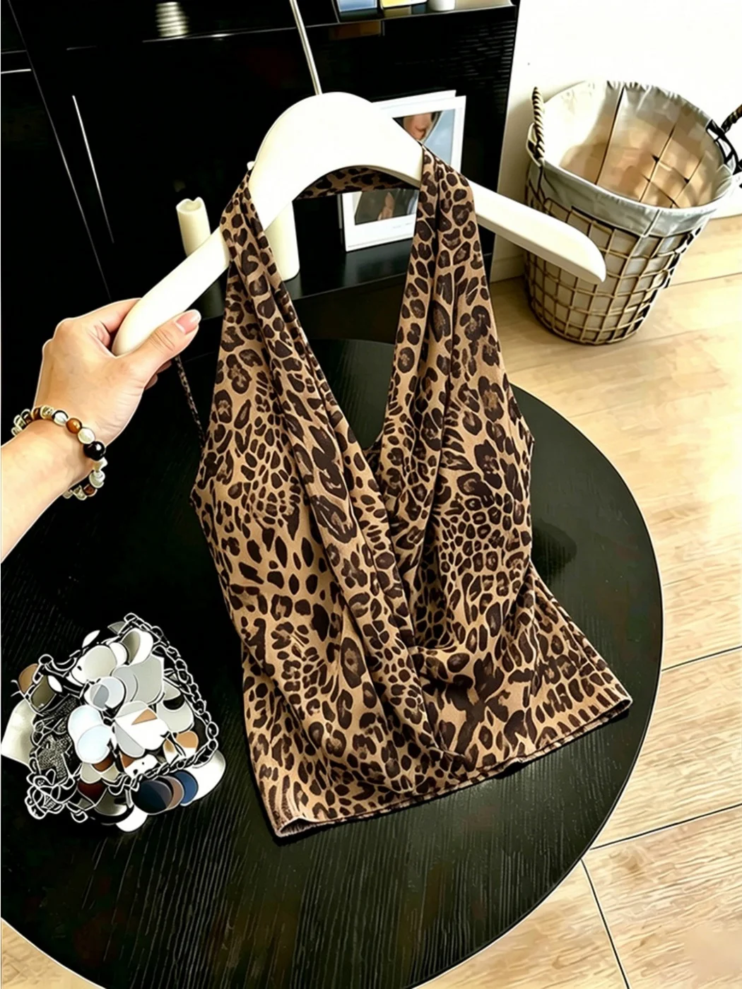 Economic Upward Trend Hong Kong Style Spicy Girl Retro Leopard Print V-Neck Hanging Neck Sleeveless Top Women's Fashionable N...