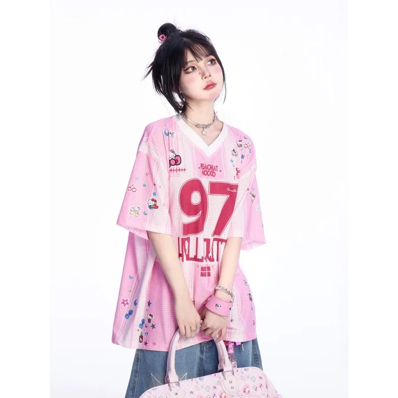 

Новый трикотаж в американском спортивном стиле, быстросохнущая футболка с короткими рукавами, женский летний свободный топ с v-образным вырезом в полоску с 3D принтом Kitty