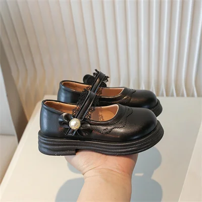 Dziewczęce modne skórzane buty z okrągłym noskiem z frędzlami z perłową kokardą, dziewczęce wiosenne i jesienne buty ze skóry PU księżniczki w