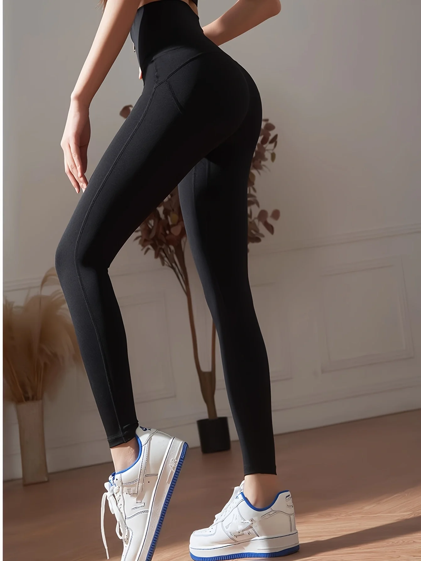 Slim-fitting solid color sweatpants for daily outdoor running and socializing