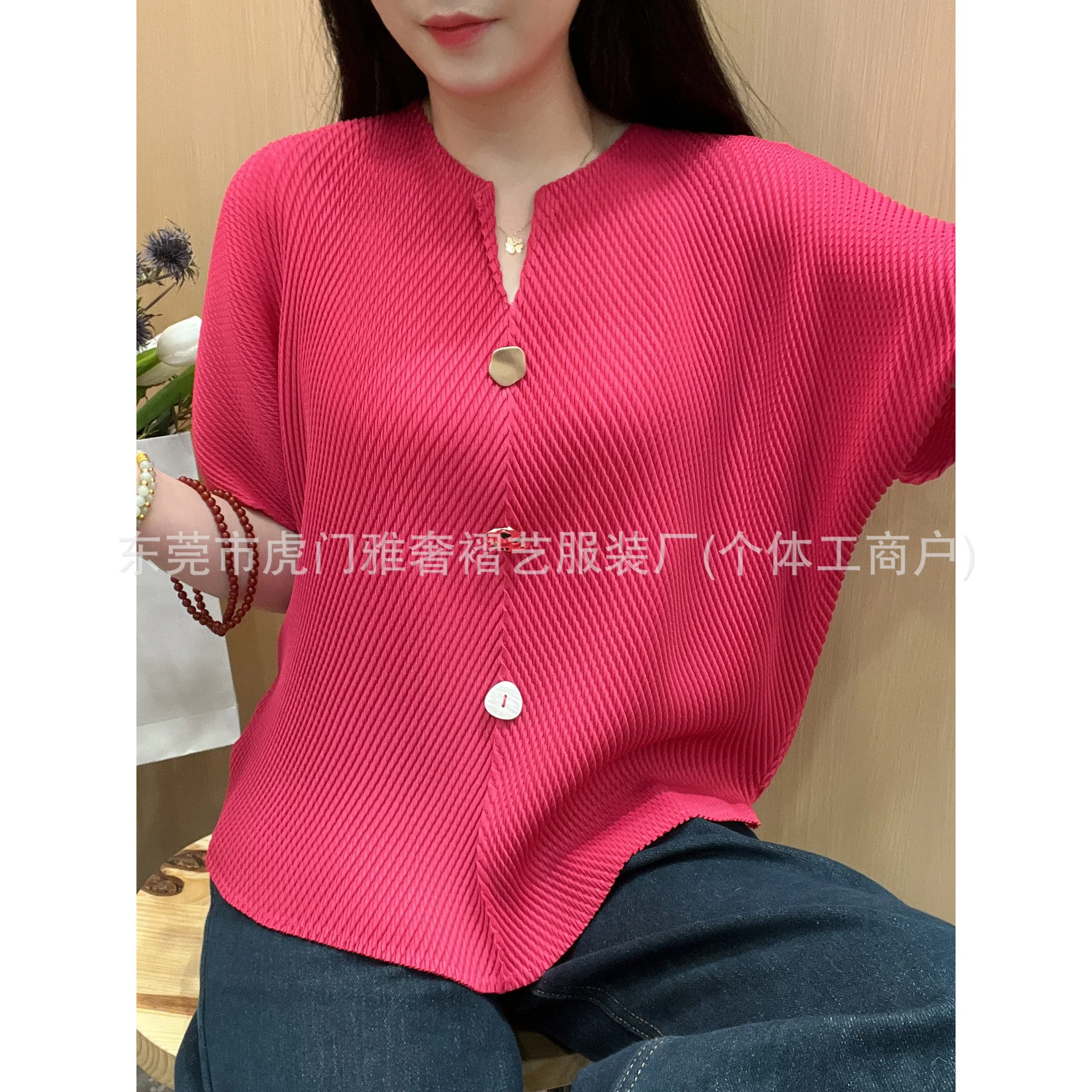 Miyake Pleated T-shirt 2025 Summer Solid New Blouse Button Decorative Dragon Scale Pleated Round Neck Short Sleeve T-shirt