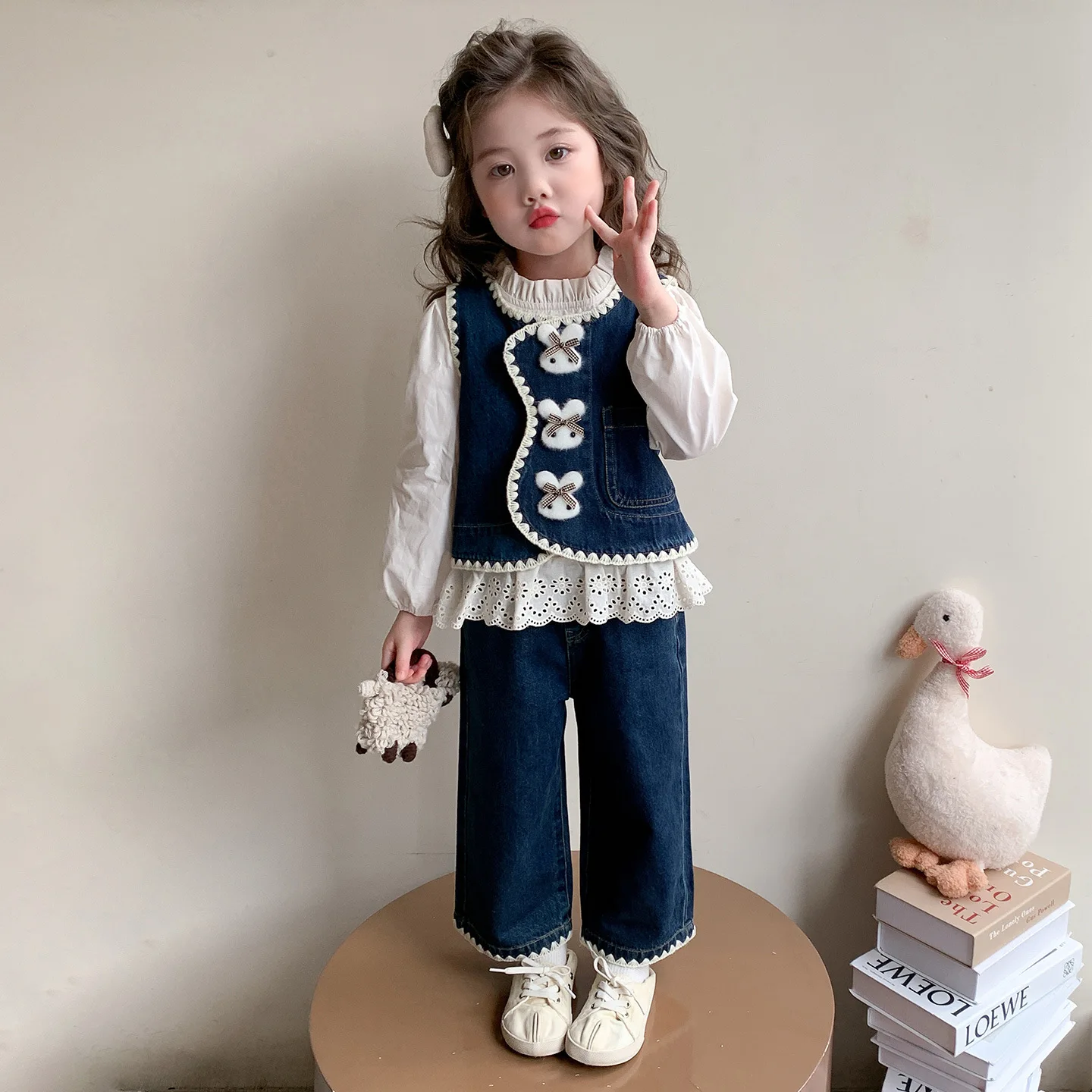 

Korean Girls' Autumn Outfit Set 2025 New Stylish Children's Denim Vest, Girls' Spring and Autumn Three Piece Set Trendy