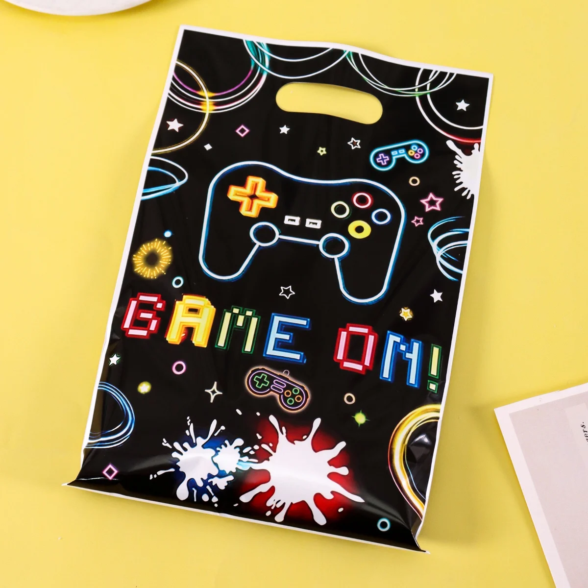 10/20/50 Stück Geschenktüten mit Gaming-Thema, fluoreszierendes Game-on-Design, Plastiktüten für Familientreffen, Geburtstagsfeier-Dekoration – Detail 3