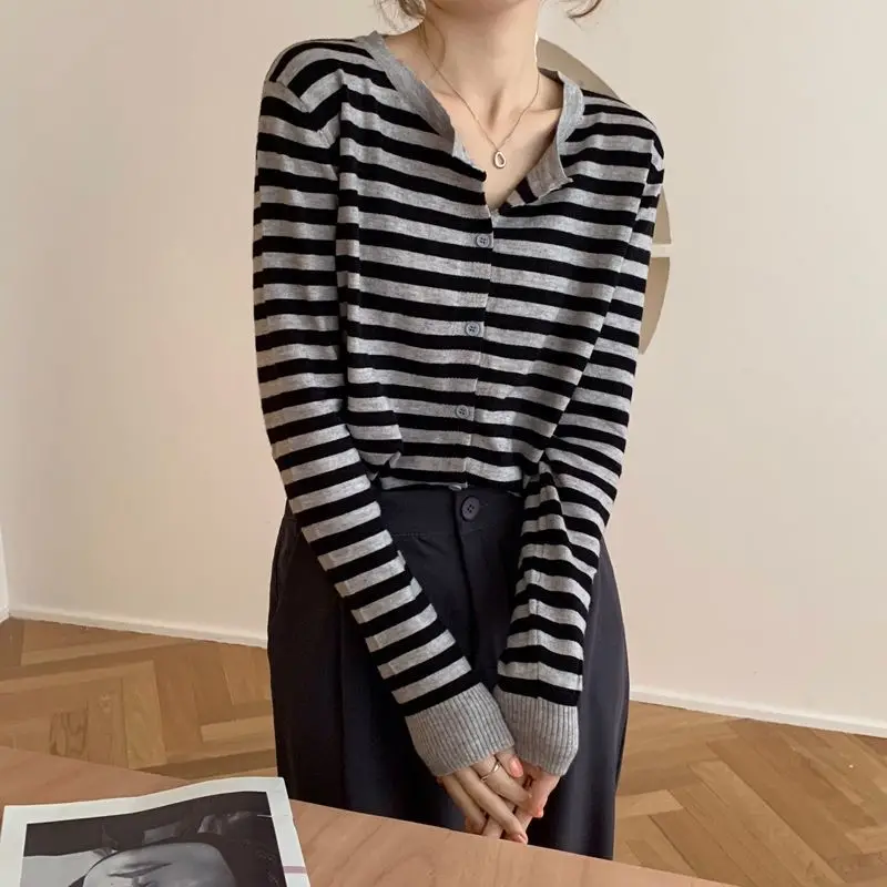 Autumn New Fashion Striped Loose Thin Knitted Cardigan Women Clothing Vintage Casual Soft Wool O-neck Sweaters