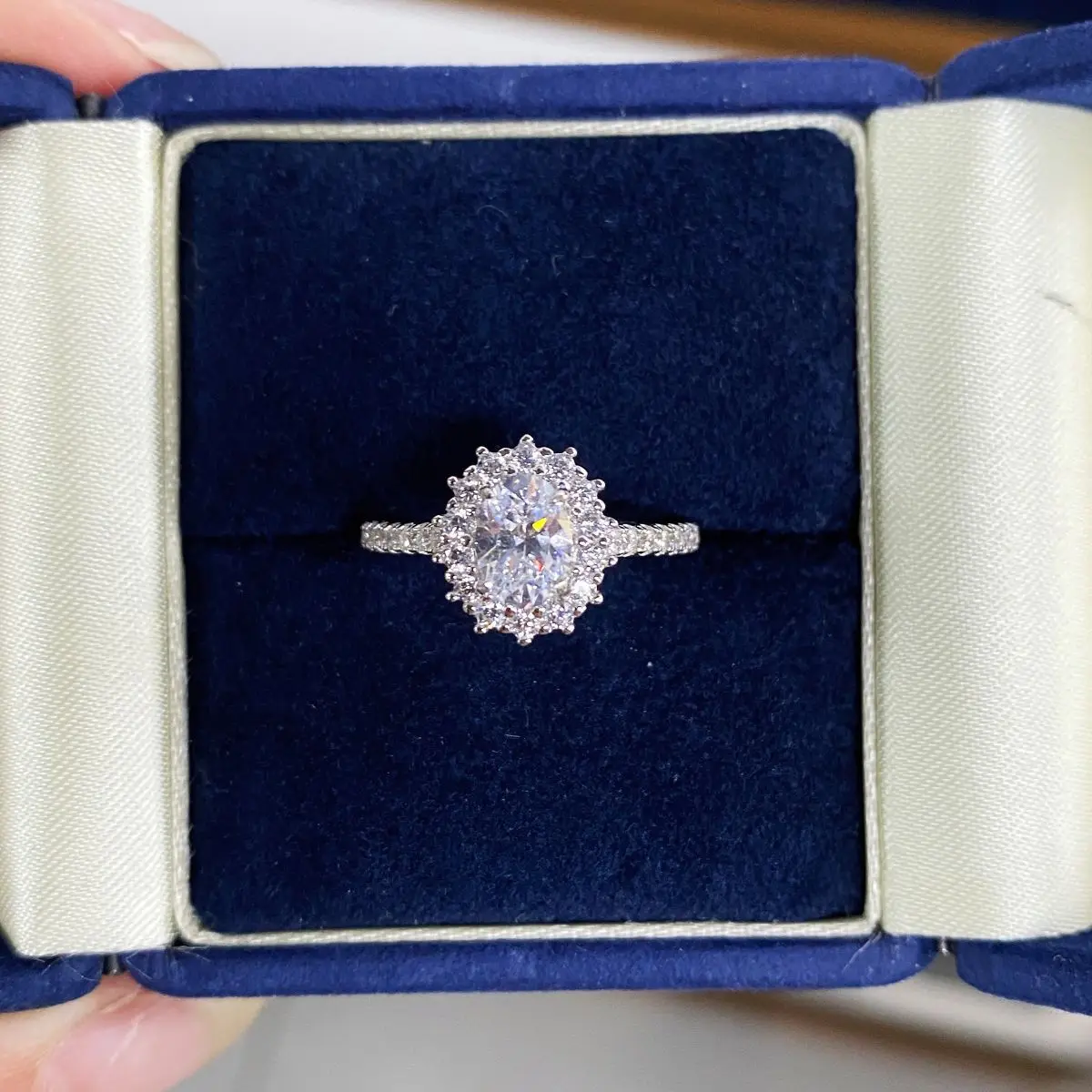 

S925 Sterling Silver Ring 1 Carat Four Claw Classic Little Pigeon Egg Full Circle European and American Cross-border Hot Item
