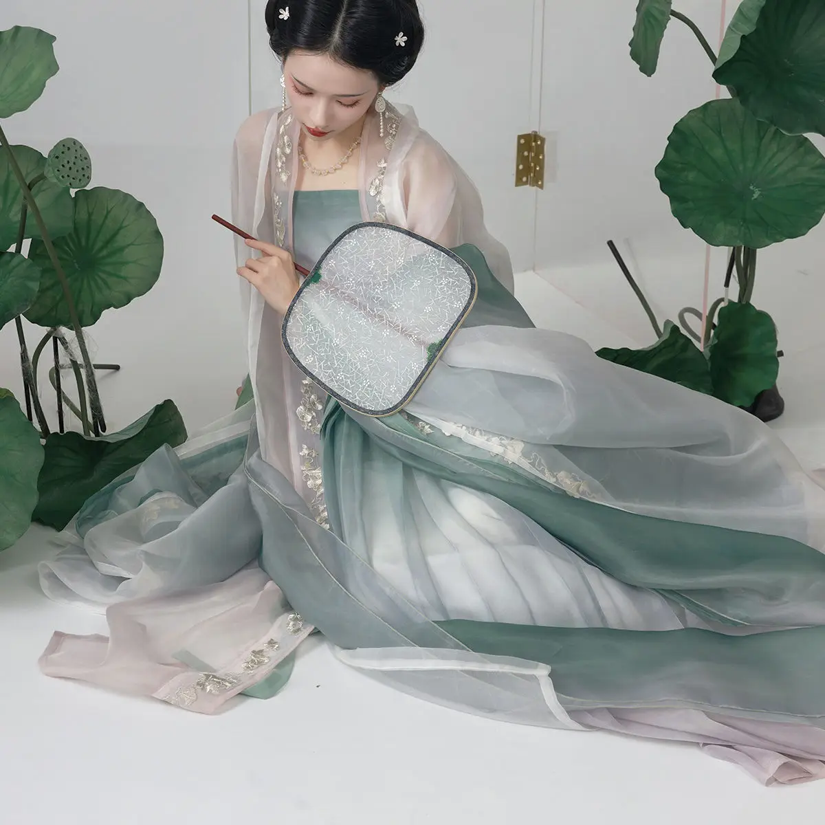

Улучшенный новый продукт - костюм династии Сун Bibo, женская рубашка Hanfu с принтом и вышивкой, градиентная рубашка с большими рукавами, сто складывающихся на каждый день