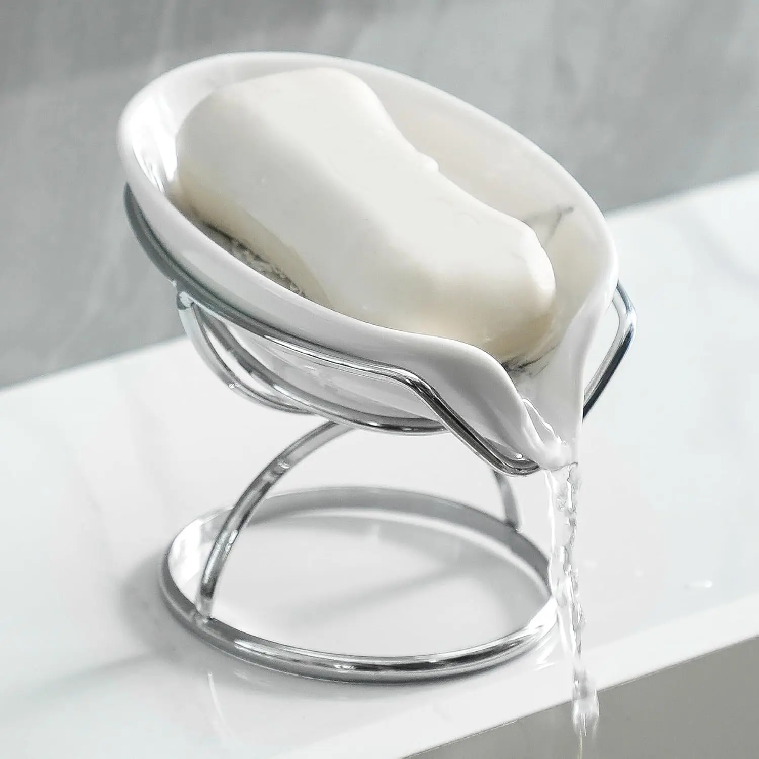 

Leaf-Shaped Ceramic Soap Dish with Self-Drainage & Stainless Steel Stand