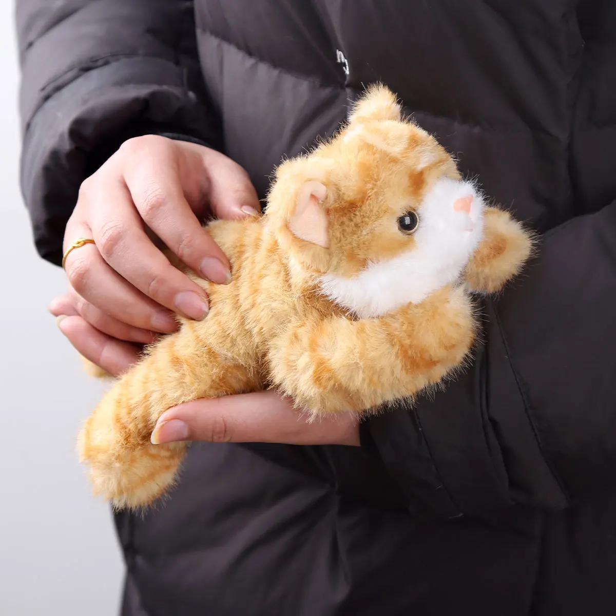 Kuscheltier für Katzen im Taschenformat: Entzückende Tierpuppe mit superweichem Material für emotionale Unterstützung und perfektes Geschenk