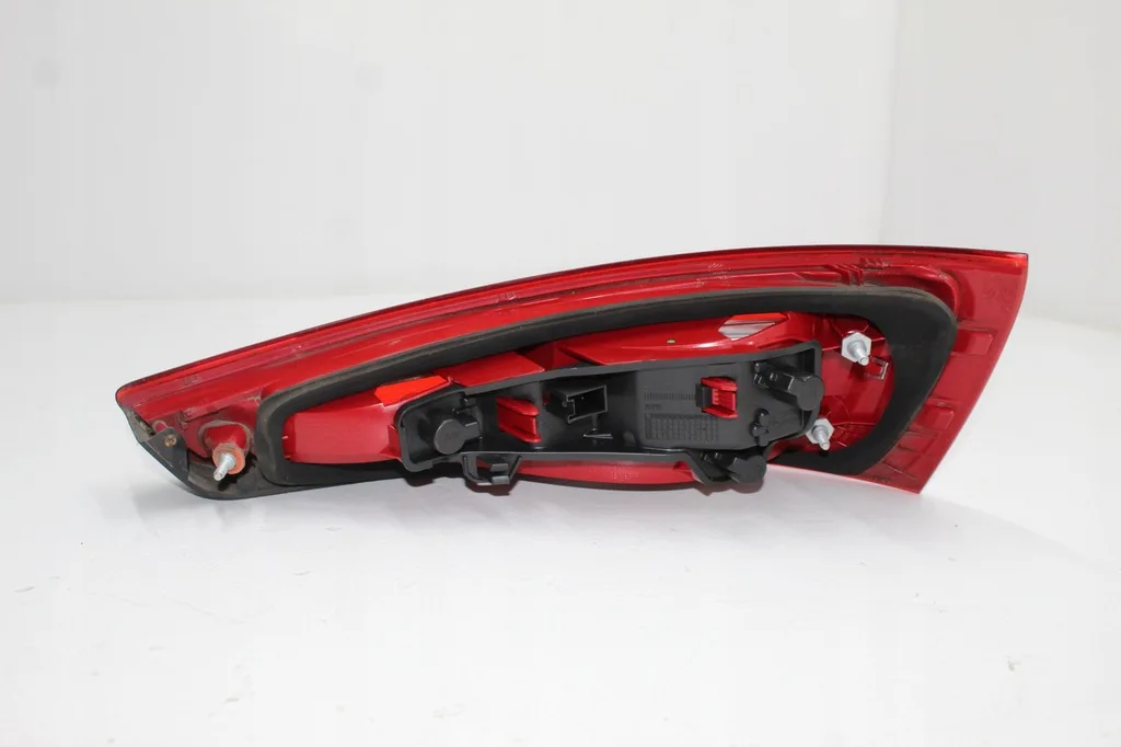 Rear Light Tail Lamp 8U0945093 8U0945094H for audi Q3 2016