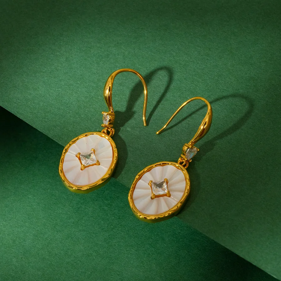

Russia Style Retro High-end Sparkling Cubic Zircon White Mother-of-pearl Oval Pendant Earrings Temperament Ear Hanging Jewelry