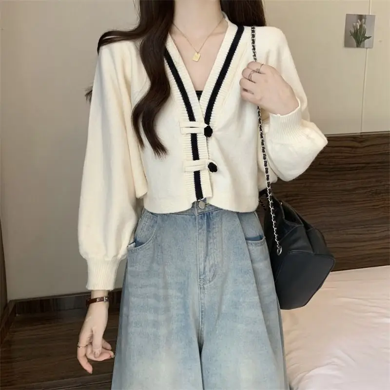 

New Chinese Style Button Contrasting Color V-neck Sweater for Women in Autumn and Winter Retro Loose Short Knitted Cardigan Top