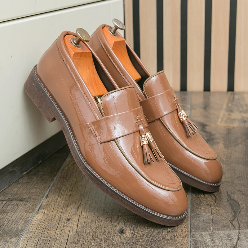 Retro Men Loafers Black Brown PU Men Shoes Casual Comfortable Small Leather Shoes for One Foot Men Business Travel Shoes 38-47
