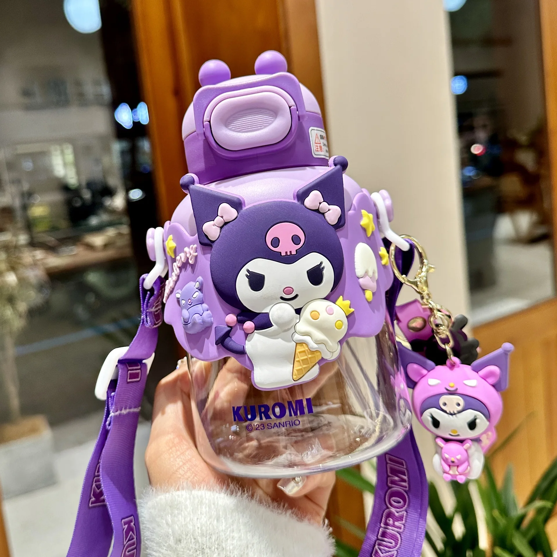 Botella de plástico con dibujos animados para estudiantes, botella de agua de gran capacidad, bonita, Sanrio, Kuromi, Melody Kitty, Cinnamoroll, Pochacco, 700ML