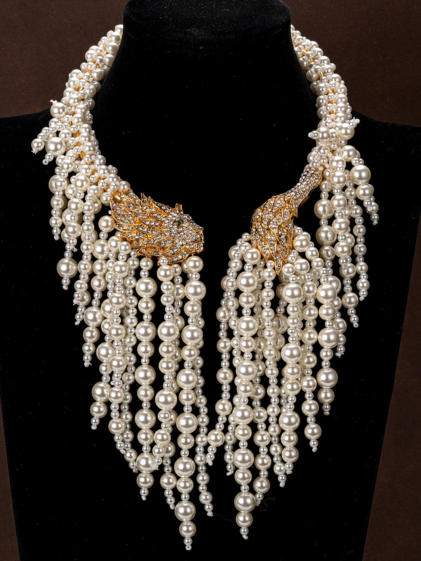 A Vintage Gold Rhinestone-Encrusted Lion Head and Tail Pearl Necklace Suitable for Women's Daily Wear, Banquets, Festivals, and Dance Parties, a Suitable Gift for Female Friends, Holiday Gift