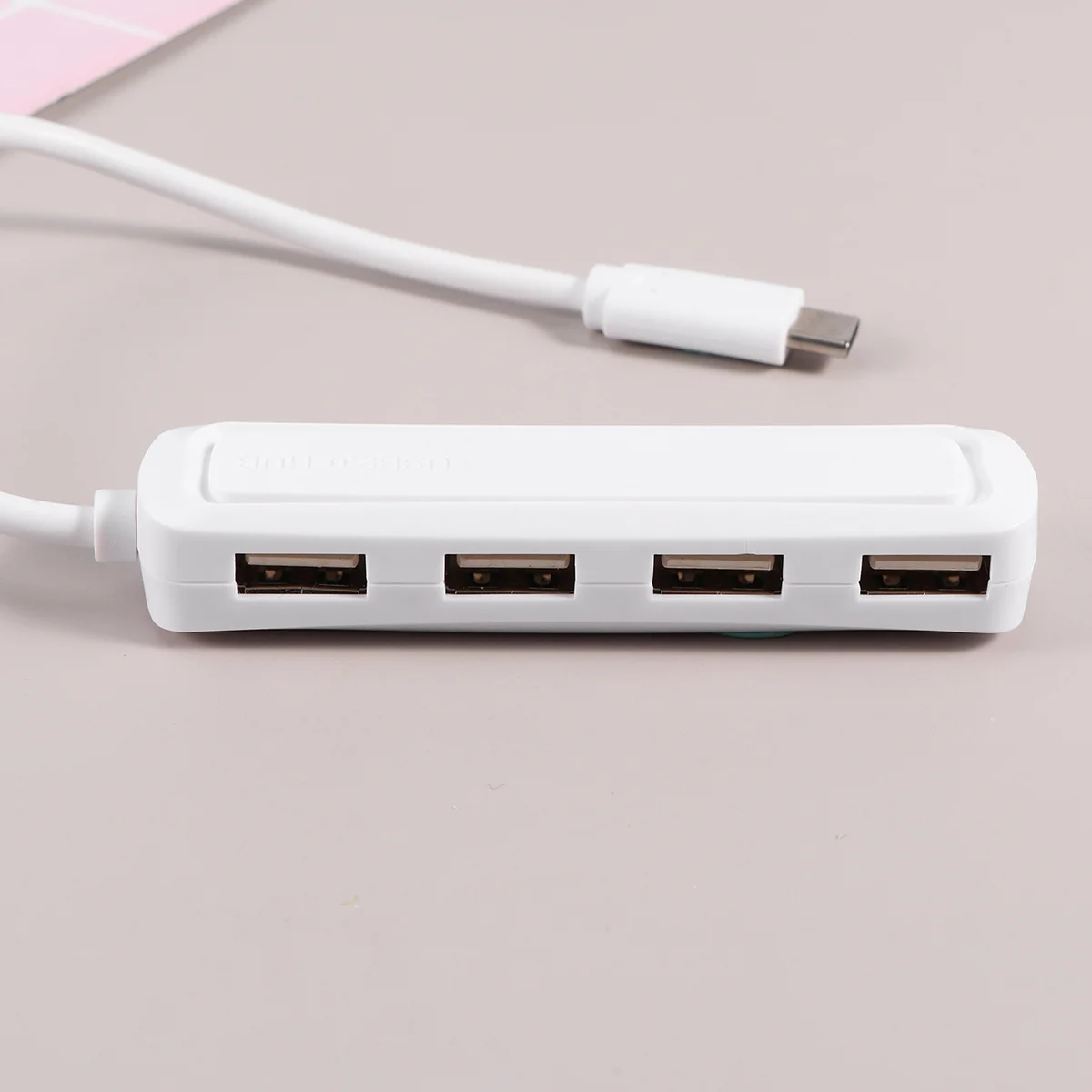 

USB-C на 4 USB-адаптера Премиум ABS Металл Стабильный опыт Высокая производительность Белый Type-Og Type-C USB-