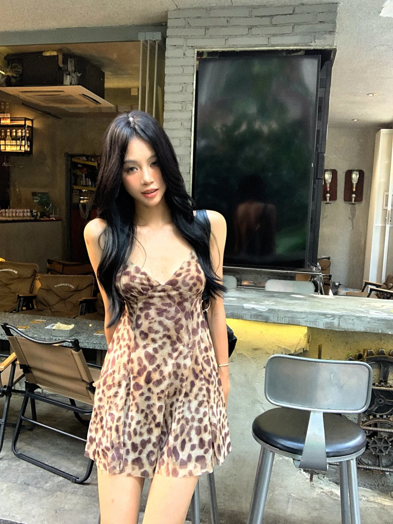 فستان كوميكومي مثير ومثير للنساء بطبعة جلد الفهد، تصميم جديد أنيق لفصل الصيف، تنورة قصيرة مخصرة على الطراز الكوري، مثالي للتن...