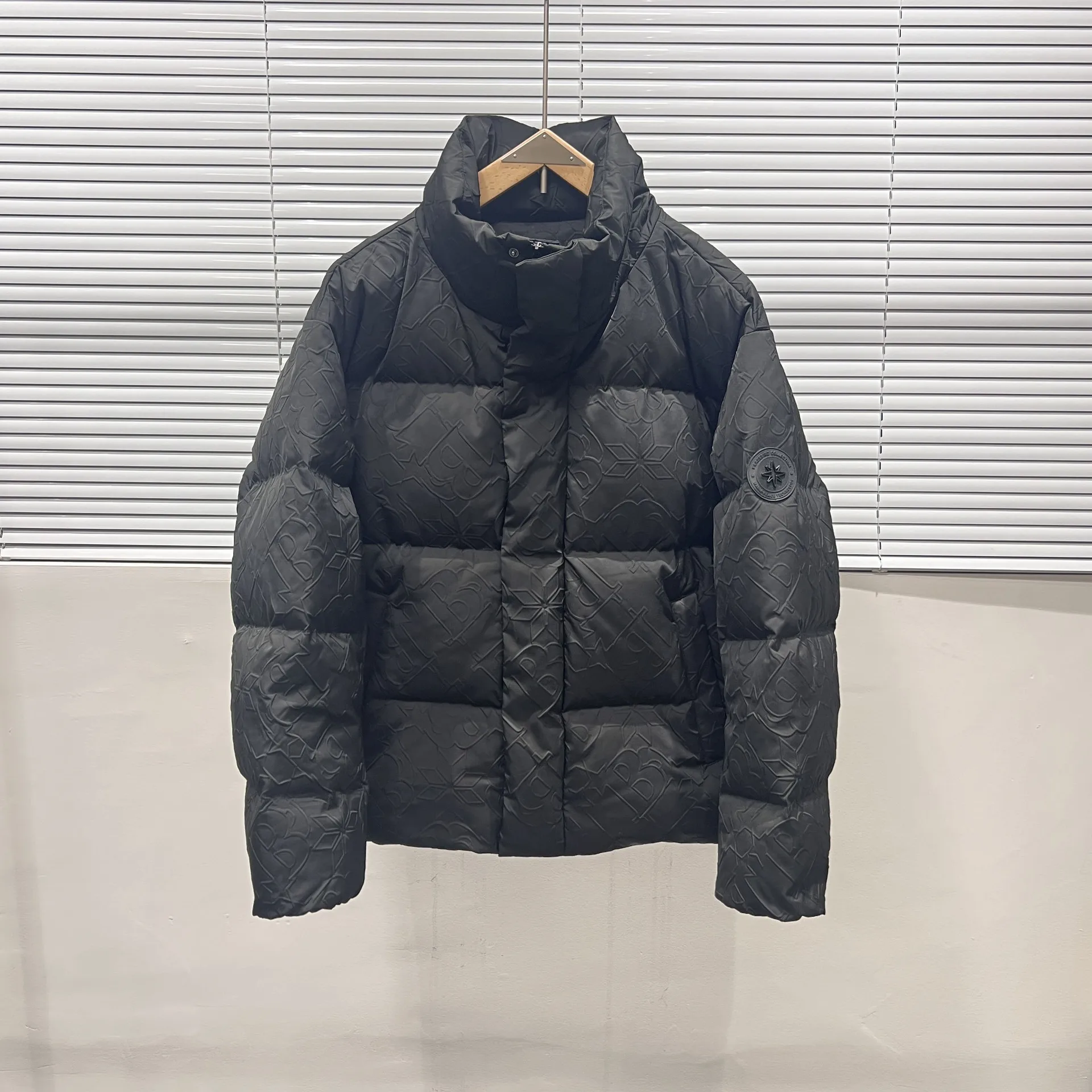 

Оригинальный дизайн 2024: Элитная мужская зимняя куртка с вышитыми буквами, утепленная, универсальная, с воротником-стойкой, для защиты от холода