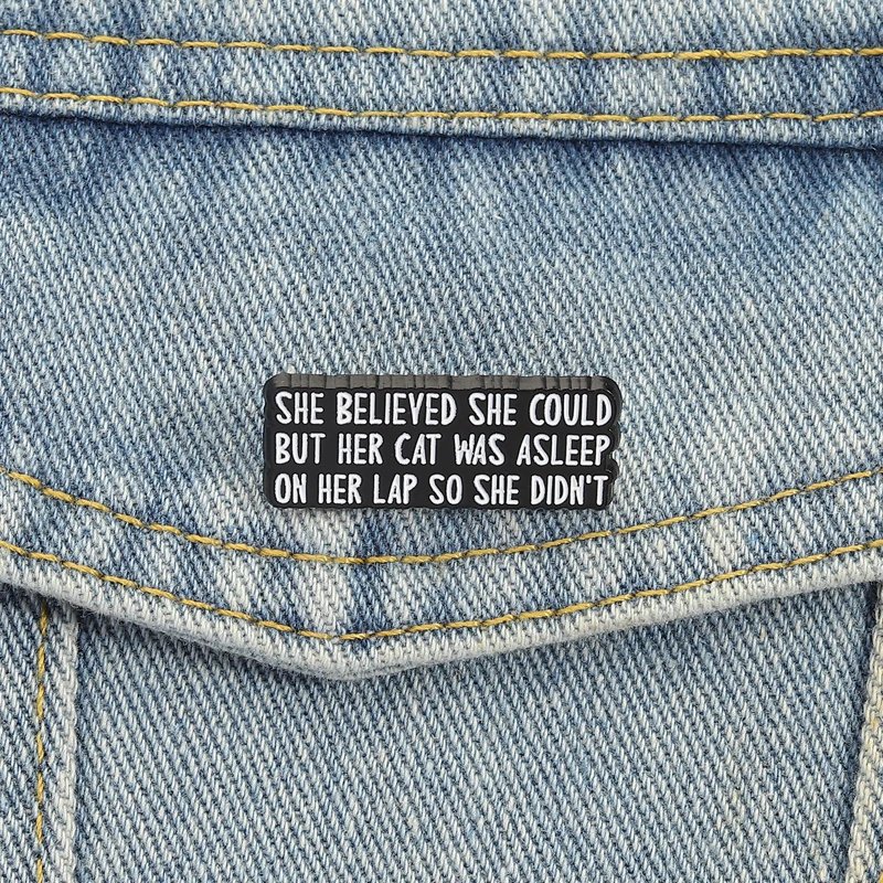 لقد اعتقدت أنها تستطيع أن تينا دبابيس قطتها أنامقته حتى لم تكن دبابيس شارات التلبيب مضحك القط أمي مجوهرات هدية للأصدقاء #1