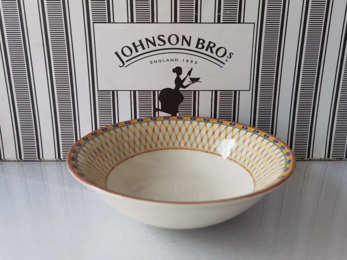 Original orders are exported to British classic European ice cold series steak boards, salad bowls, coffee cups and saucers.