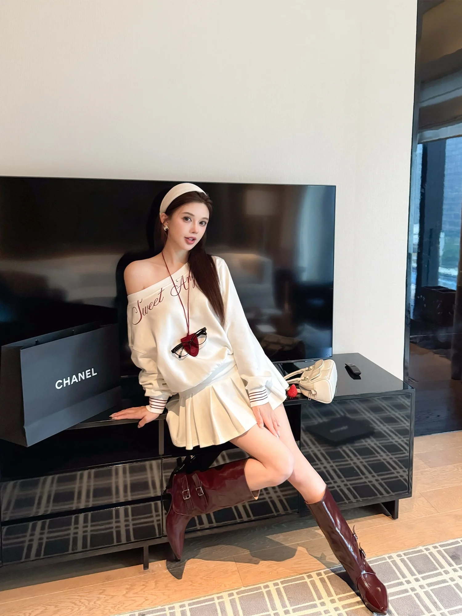 

LADIESFIRST Korean Sle Striped Sweatirt And Pleated Skirt Two-Piece Set Women's Faion Spring Collection L282