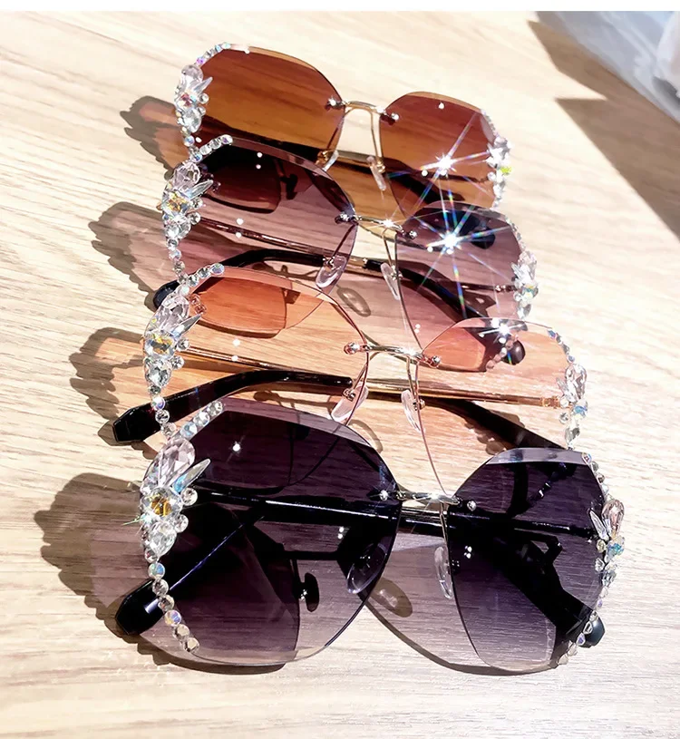 Simulierte Sonnenbrille mit Diamanteinlage, trendige Sonnenschutz-/UV-beständige Brille, dekorative Passform – Detail 1