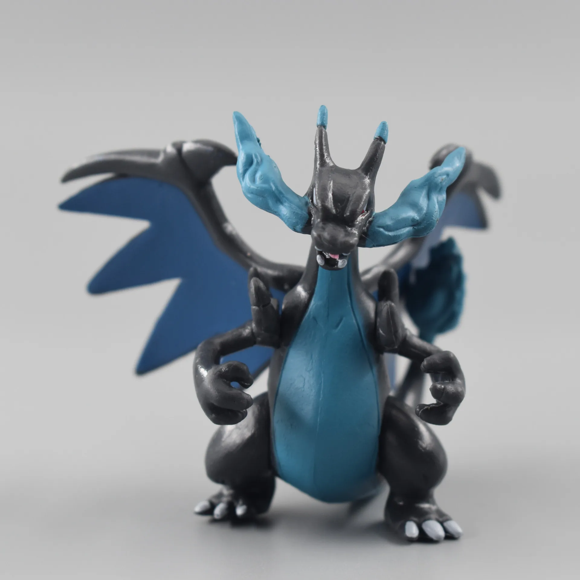 Pokemon mega Evolution Fire-breathing Dragon Joint can be done by hand model