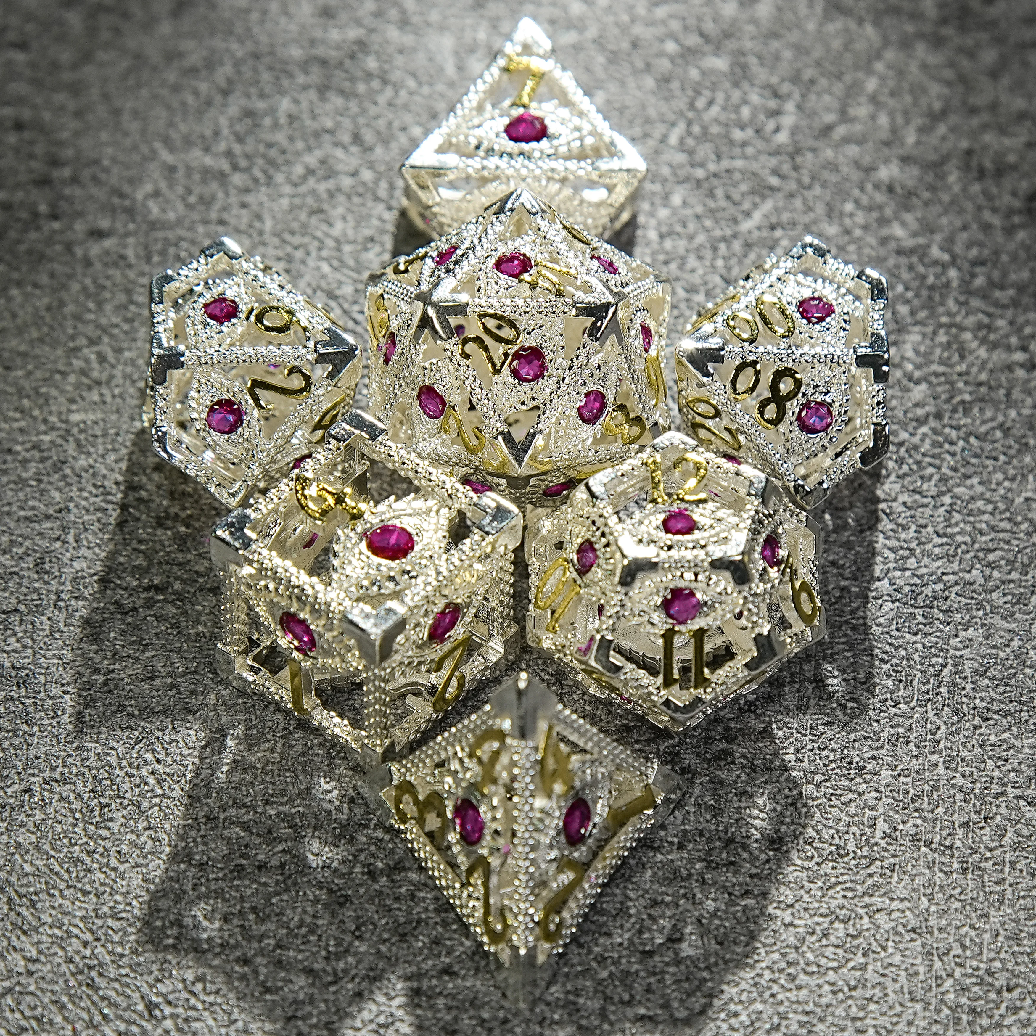 

7Pcs Metal Hollow Gemstone DND Dice Set Metal D&D Board Game Dungeons Dragon TRPG Polyhedral Digital Dice Table Game
