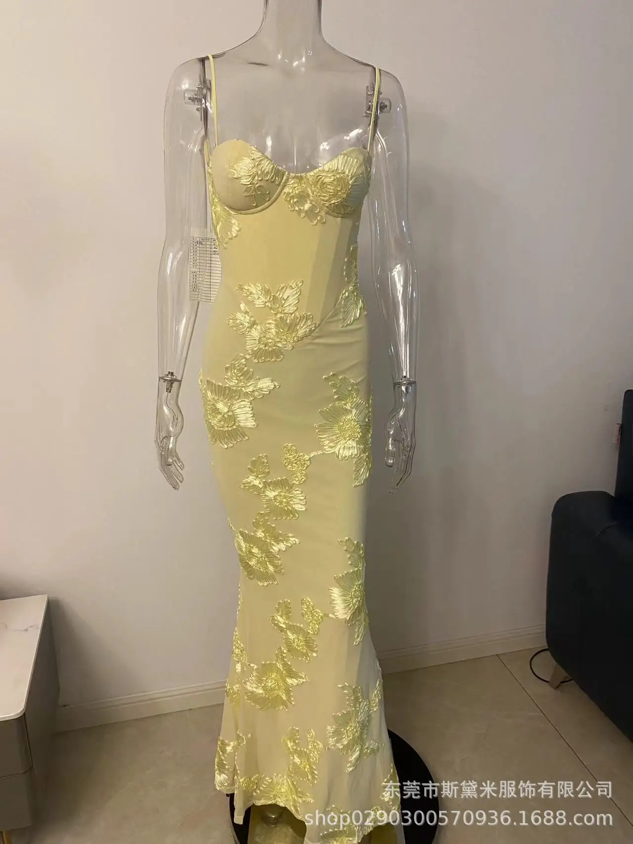 Robe longue en queue de poisson brodée de fleurs tridimensionnelles, haut tubulaire de tempérament, 2025