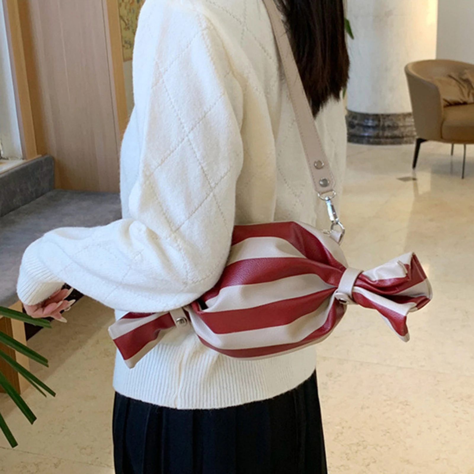 

Women's Stylish Candy Shaped Purse Trendy Striped Pattern Underarm Shoulder Bag Cute Handbag for Daily Party Travel