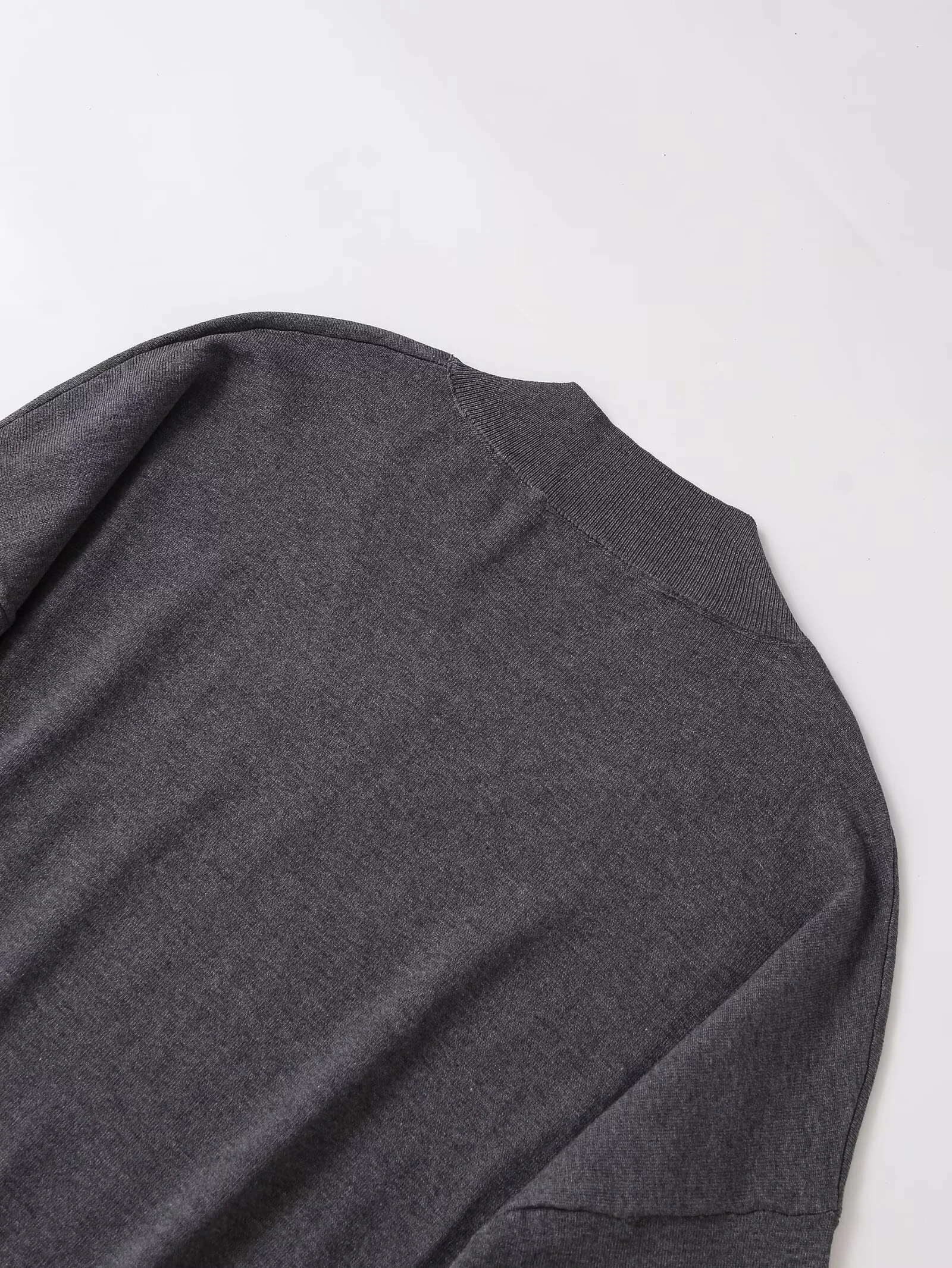 เสื้อสเวตเตอร์ถักผสมผสาน สไตล์ลำลอง เรียบง่าย สบายๆ สำหรับผู้หญิง คอลเลคชั่นฤดูใบไม้ร่วง ปี 2025